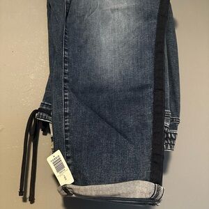 Woman’s Blue Washed Jeans with Black Side Stripe